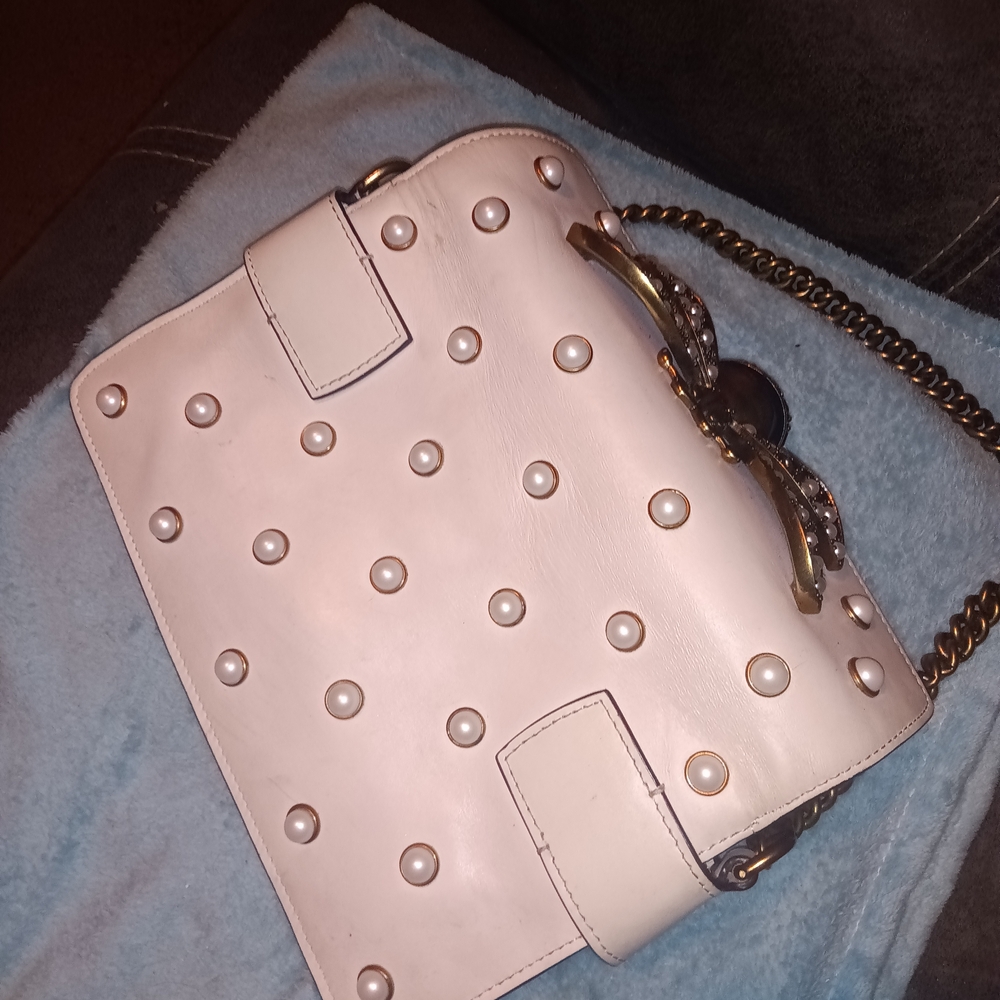 Gucci Cream Clutch with Embellished Bee - Picture 5 of 5